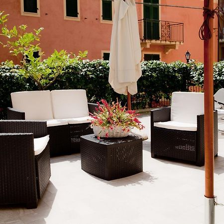 Hotel Lydia Alassio Bagian luar foto
