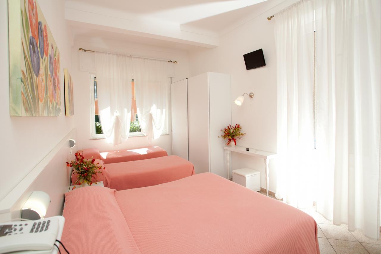 Hotel Lydia Alassio Bagian luar foto