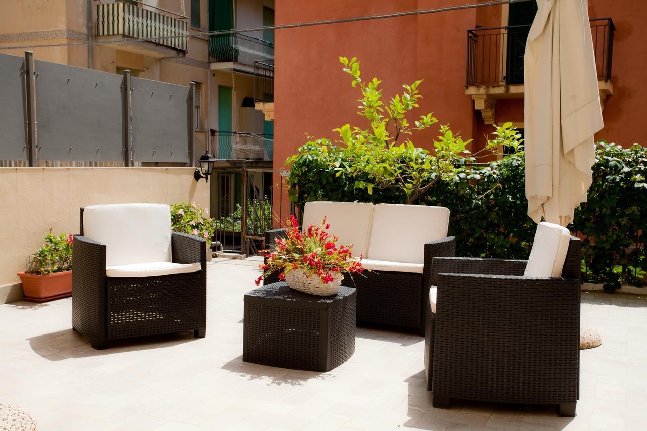 Hotel Lydia Alassio Bagian luar foto