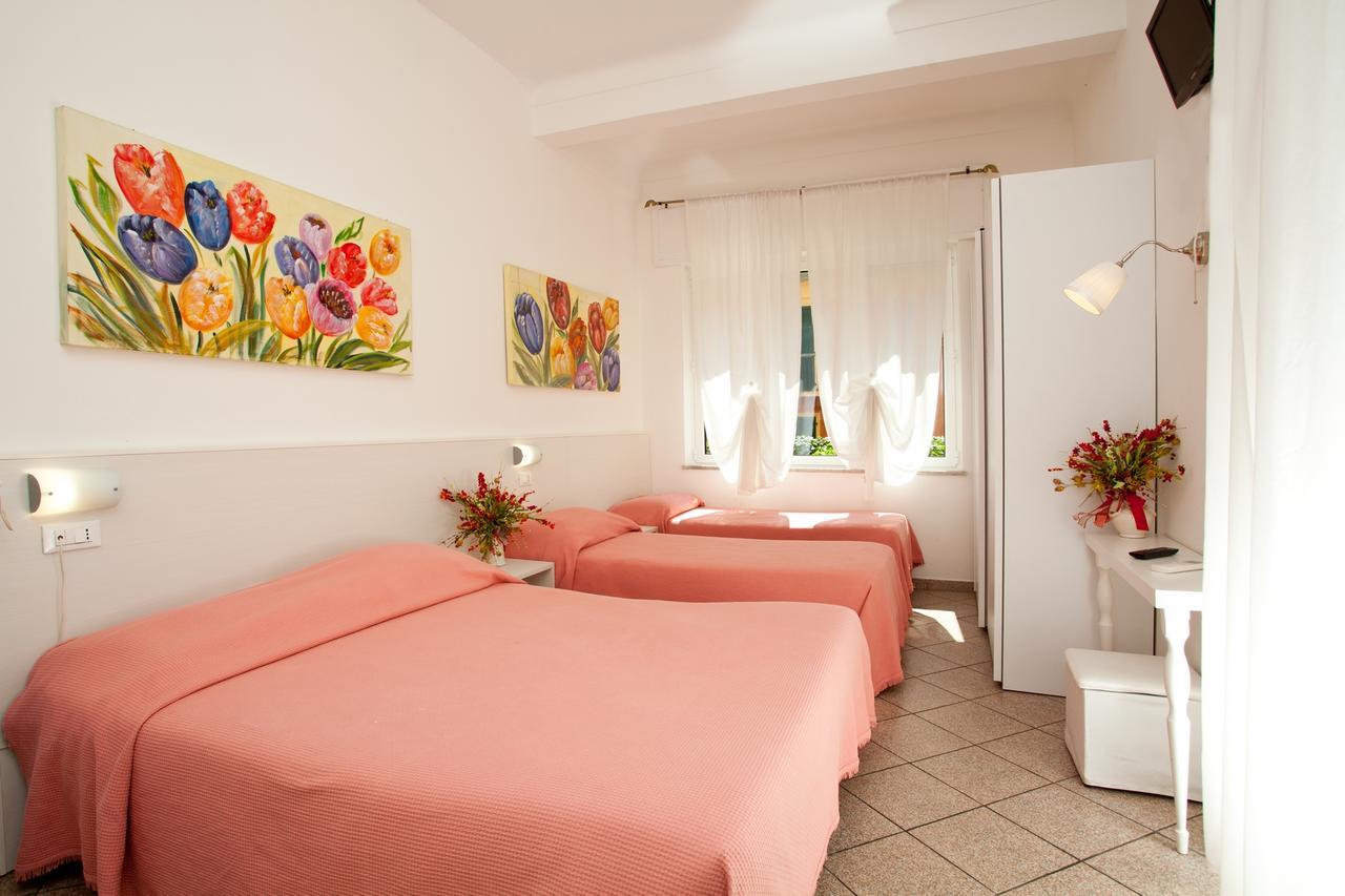 Hotel Lydia Alassio Bagian luar foto
