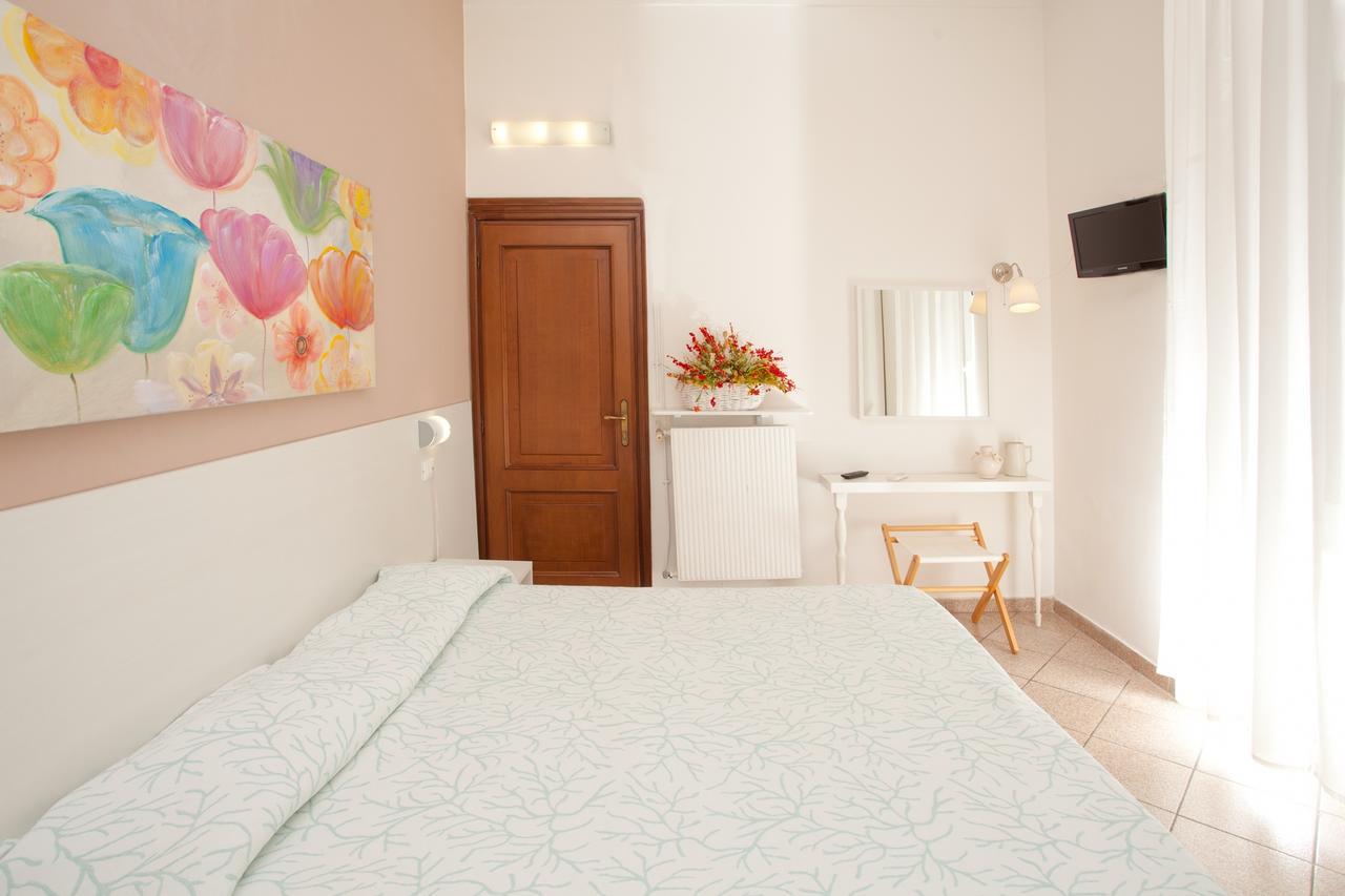 Hotel Lydia Alassio Bagian luar foto